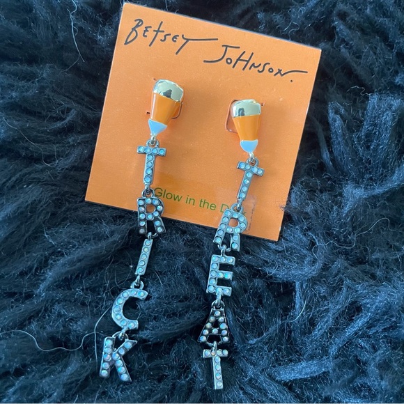 BETSEY JOHNSON Halloween GHOUL FRIENDS TRICK OR TREAT MISMATCH EARRINGS NWT - Picture 7 of 9